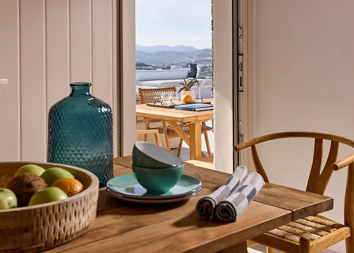 Manikas Milos * Adamantas (Milos)