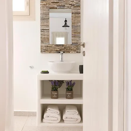 Manikas Milos * Adamantas (Milos)