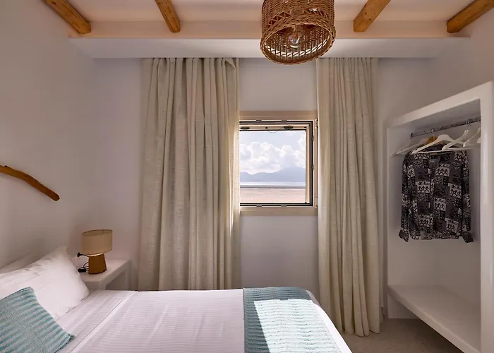 Manikas Milos Holiday home